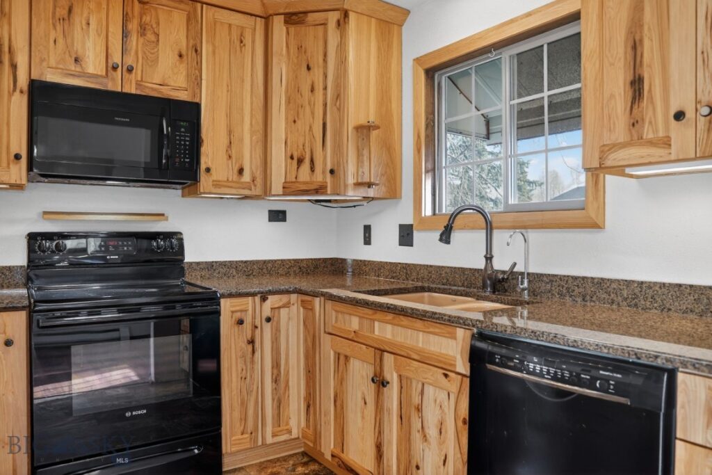 504 Secretariat Circle, Belgrade MT 59714