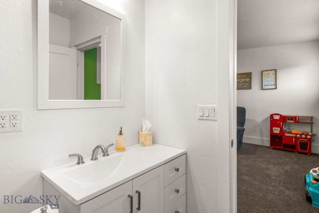 91 E Allison Avenue, Belgrade MT 59714