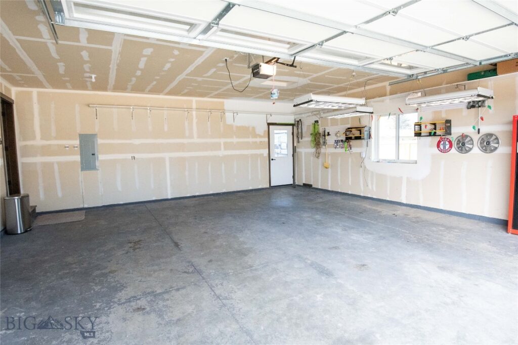 702 Yellowstone Avenue, Belgrade MT 59714