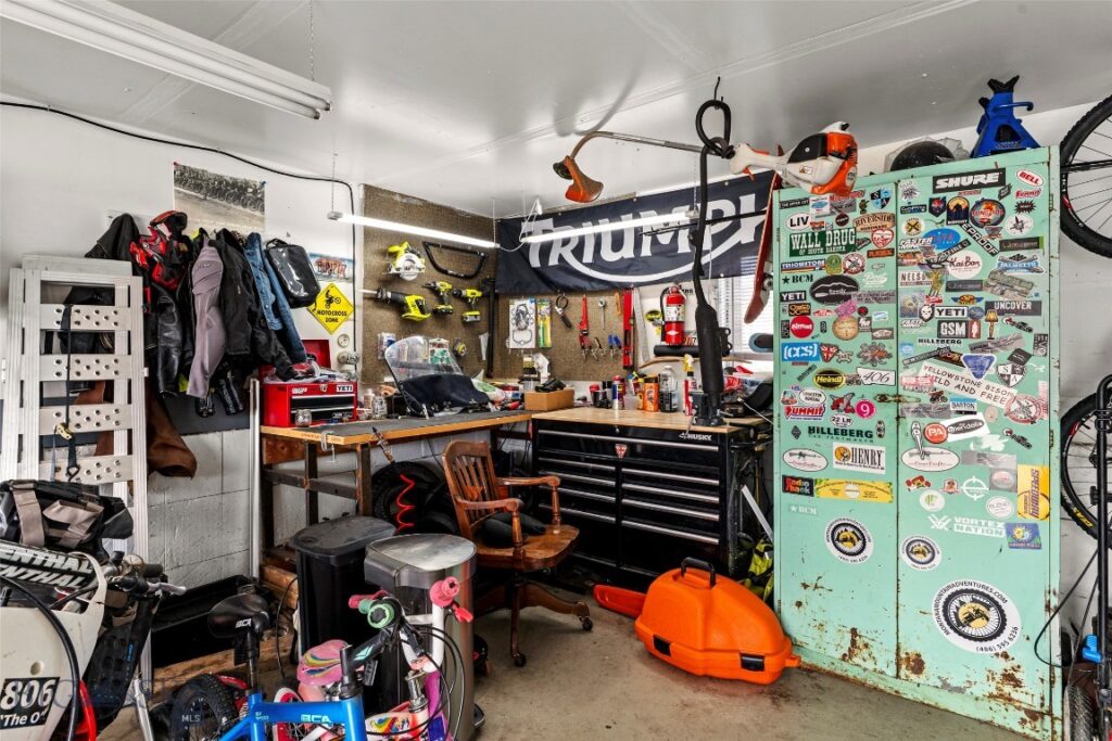 616 Comet Boulevard, Livingston MT 59047