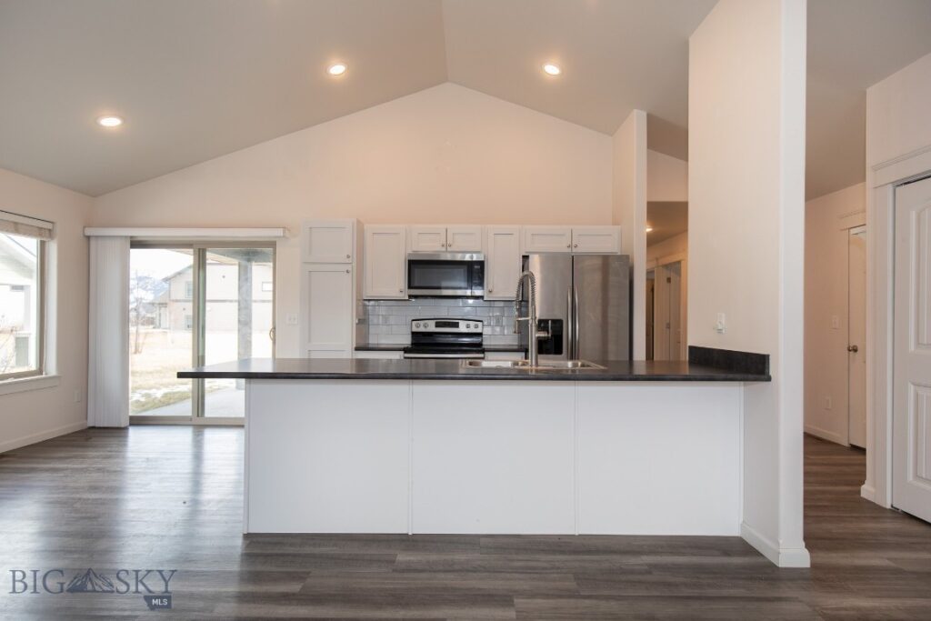 1718 Shelby Avenue, Belgrade MT 59714