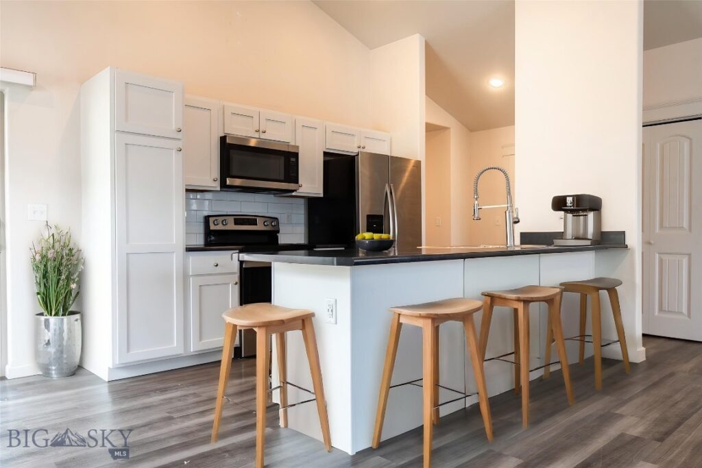 1718 Shelby Avenue, Belgrade MT 59714