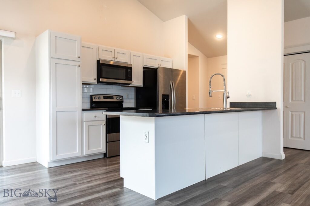 1718 Shelby Avenue, Belgrade MT 59714