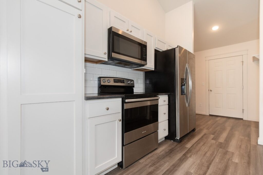 1718 Shelby Avenue, Belgrade MT 59714