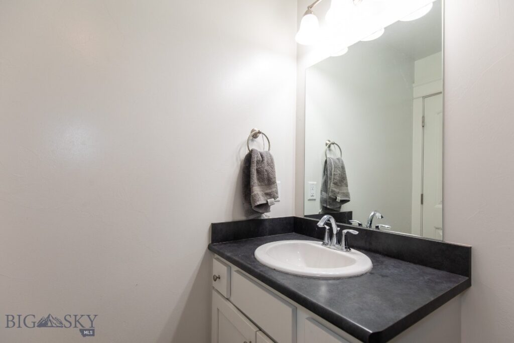 1718 Shelby Avenue, Belgrade MT 59714