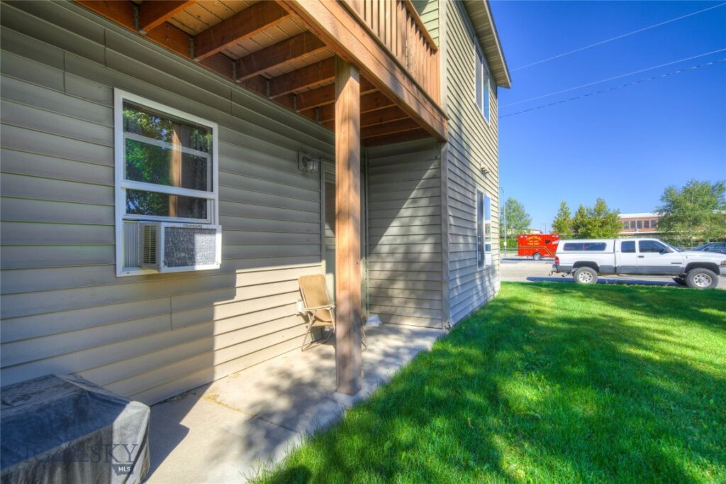 216 Show Place, Belgrade MT 59714