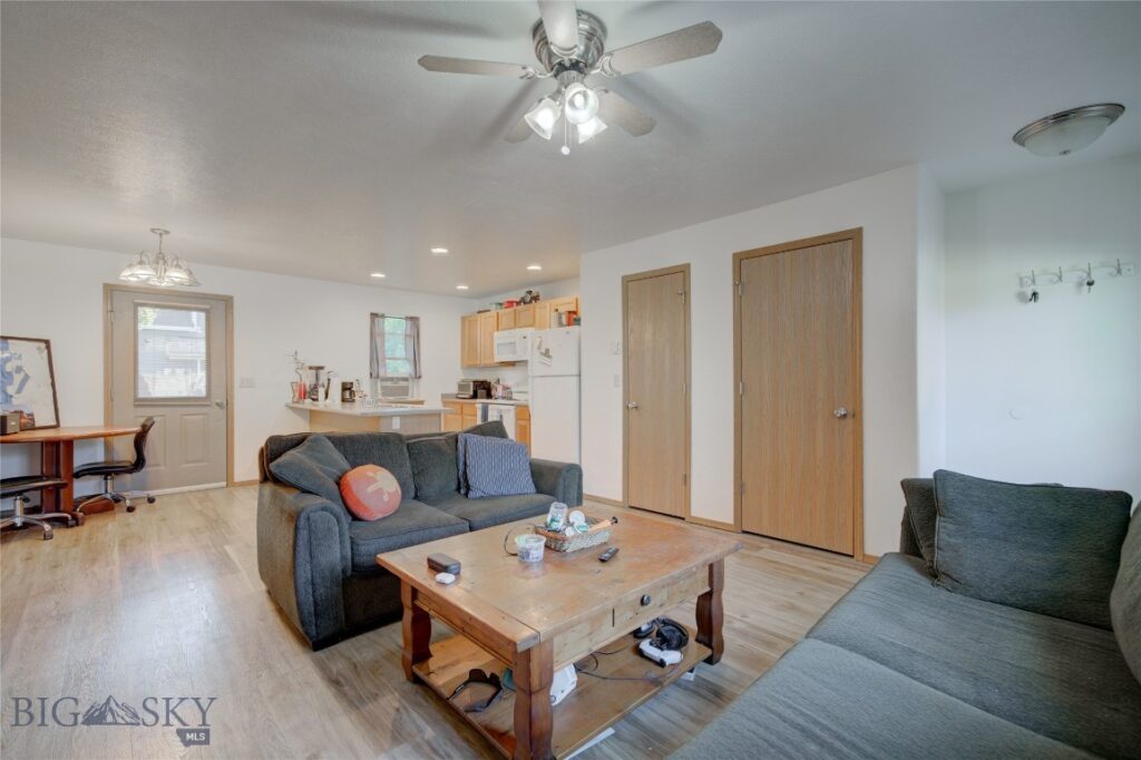 216 Show Place, Belgrade MT 59714