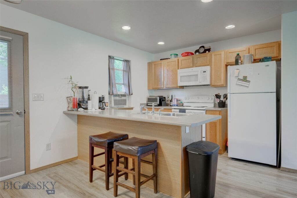 216 Show Place, Belgrade MT 59714