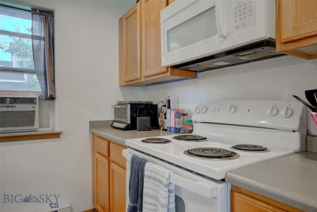 216 Show Place, Belgrade MT 59714