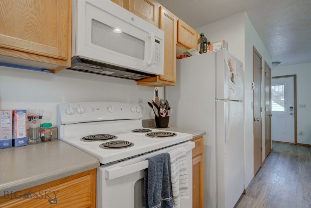 216 Show Place, Belgrade MT 59714