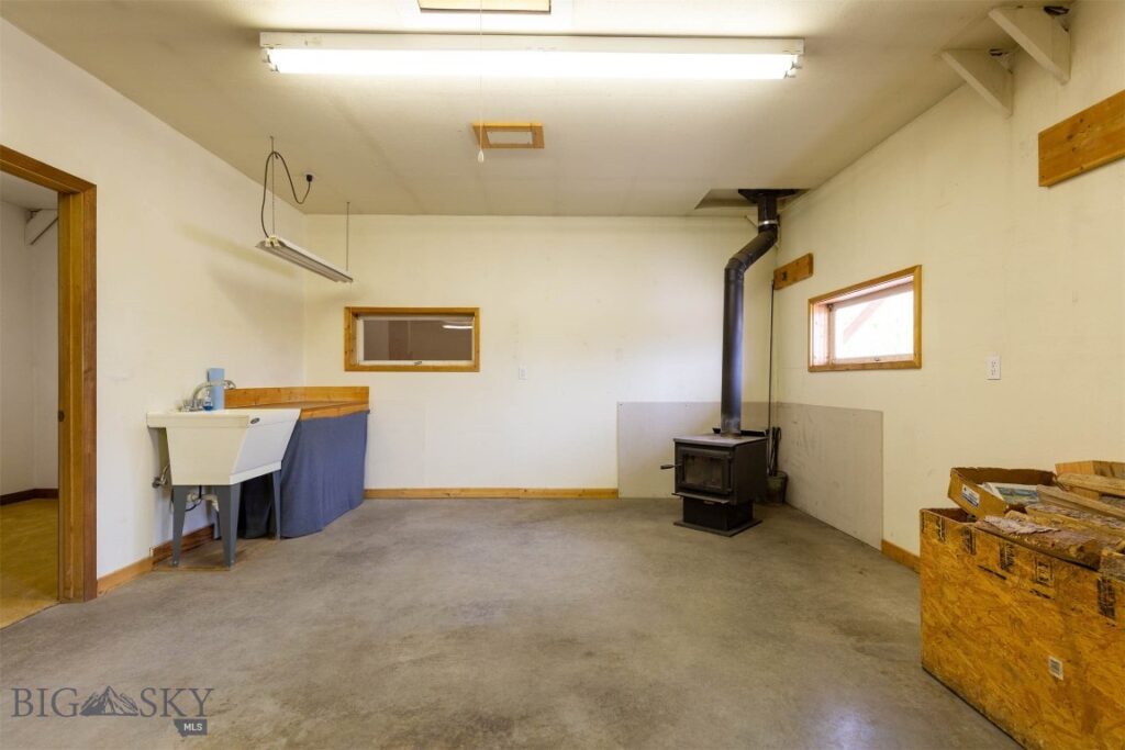 2525 Shatto Drive, Belgrade MT 59714