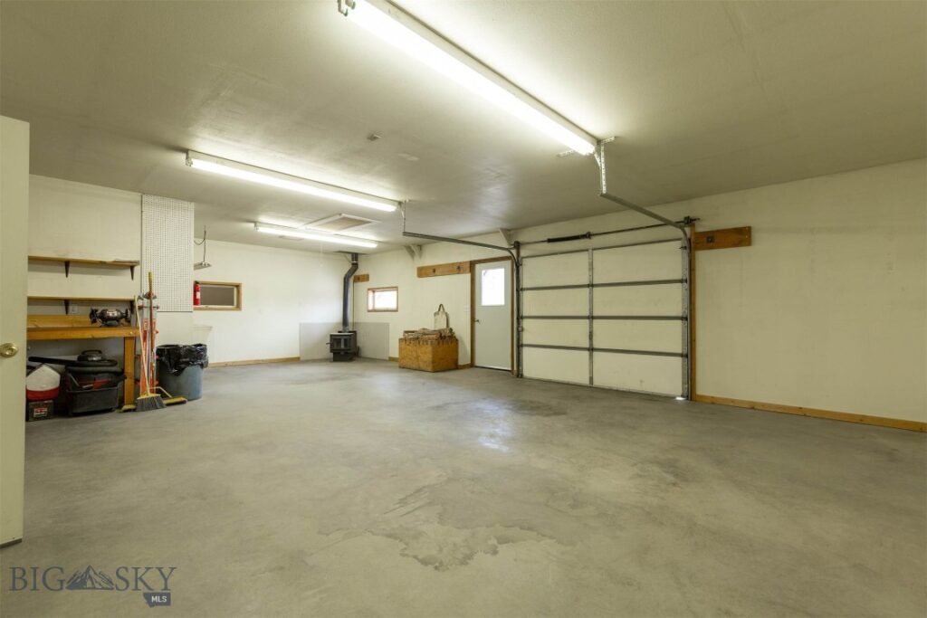 2525 Shatto Drive, Belgrade MT 59714