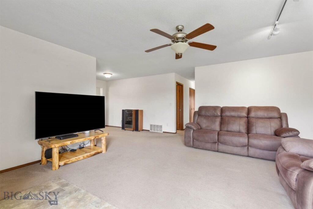 2525 Shatto Drive, Belgrade MT 59714
