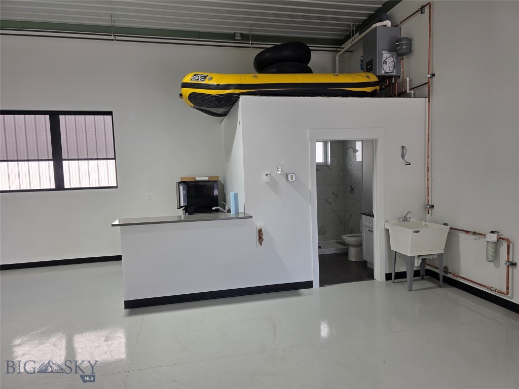 84 TAXI WAY N, Belgrade MT 59714