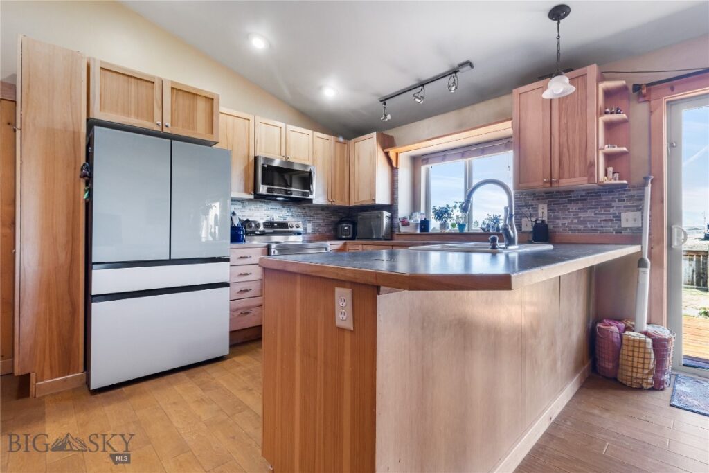 422 E River Rock Road, Belgrade MT 59714