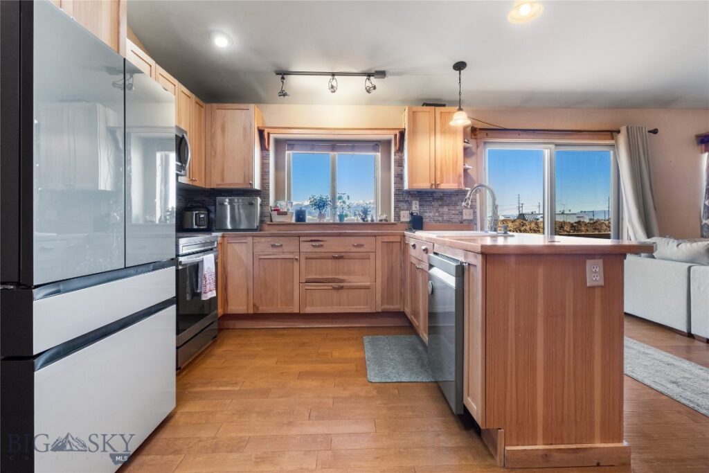 422 E River Rock Road, Belgrade MT 59714