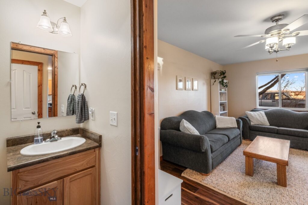 1008 Cruiser Lane, Belgrade MT 59714