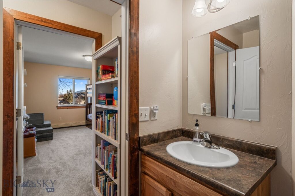 1008 Cruiser Lane, Belgrade MT 59714