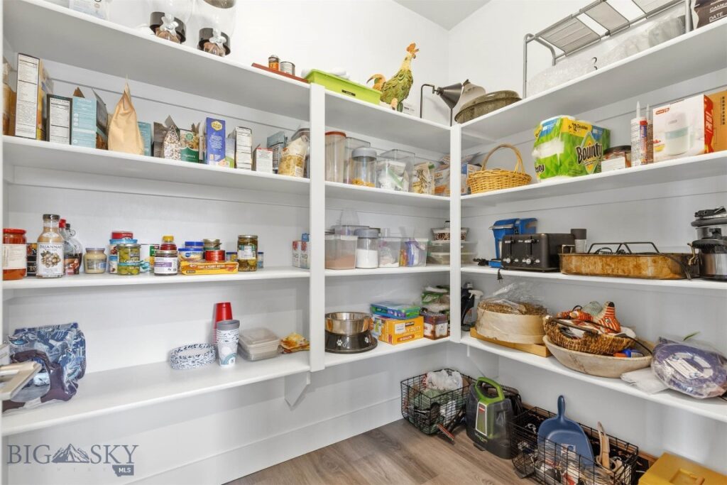 897 White Horse Loop, Bozeman MT 59718