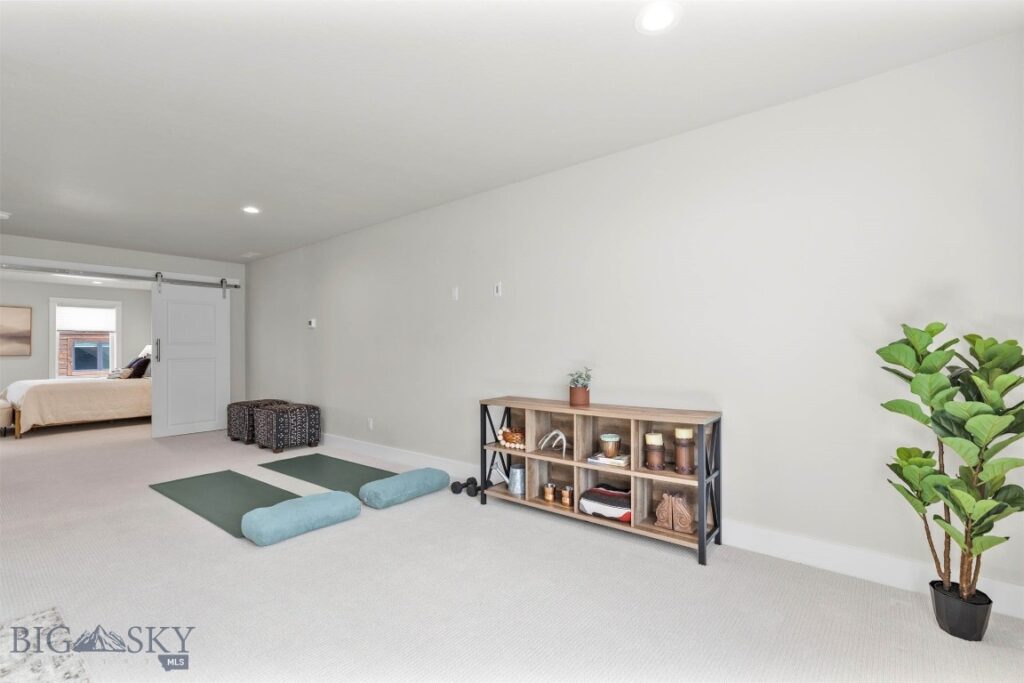 897 White Horse Loop, Bozeman MT 59718