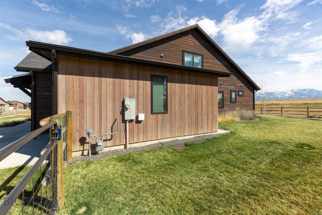 897 White Horse Loop, Bozeman MT 59718