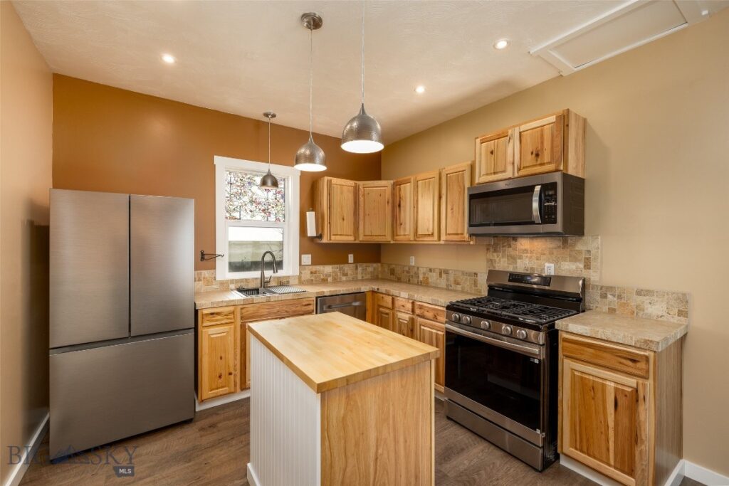 421 N C Street, Livingston MT 59047