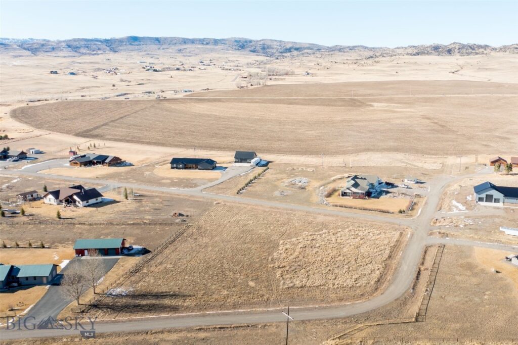 17 W Point, Livingston MT 59047