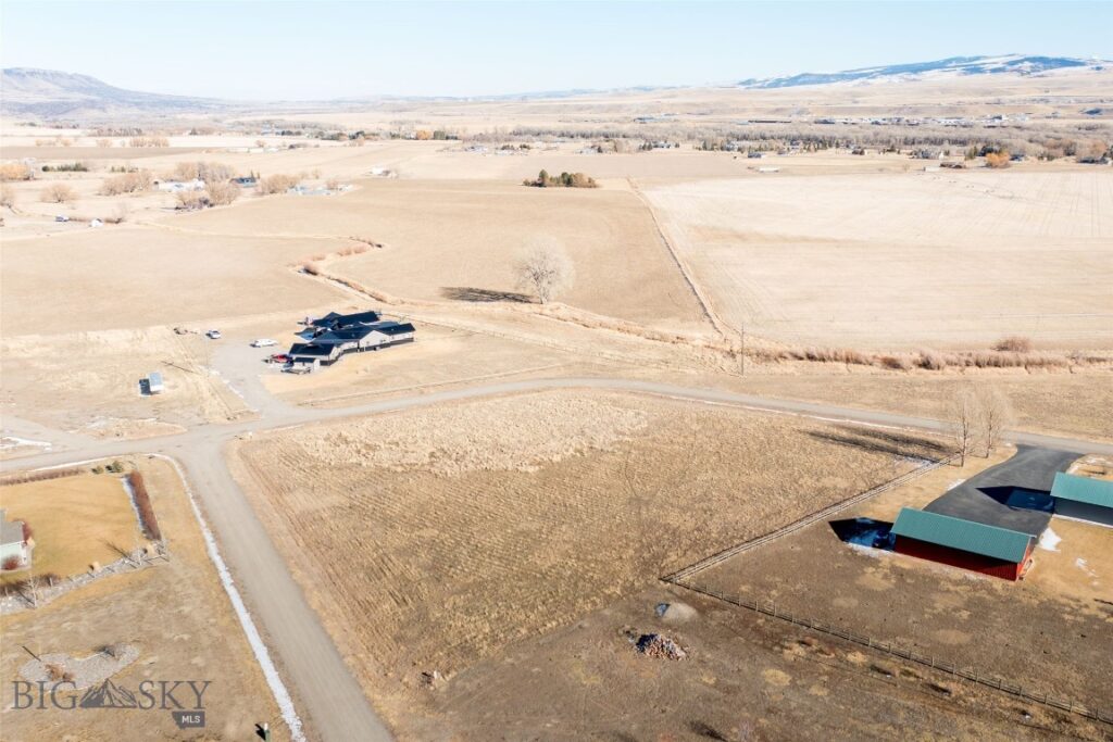 17 W Point, Livingston MT 59047