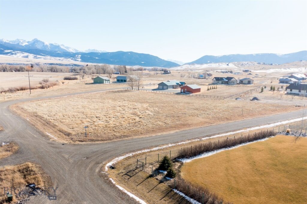 17 W Point, Livingston MT 59047