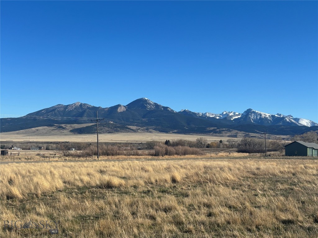 17 W Point, Livingston MT 59047