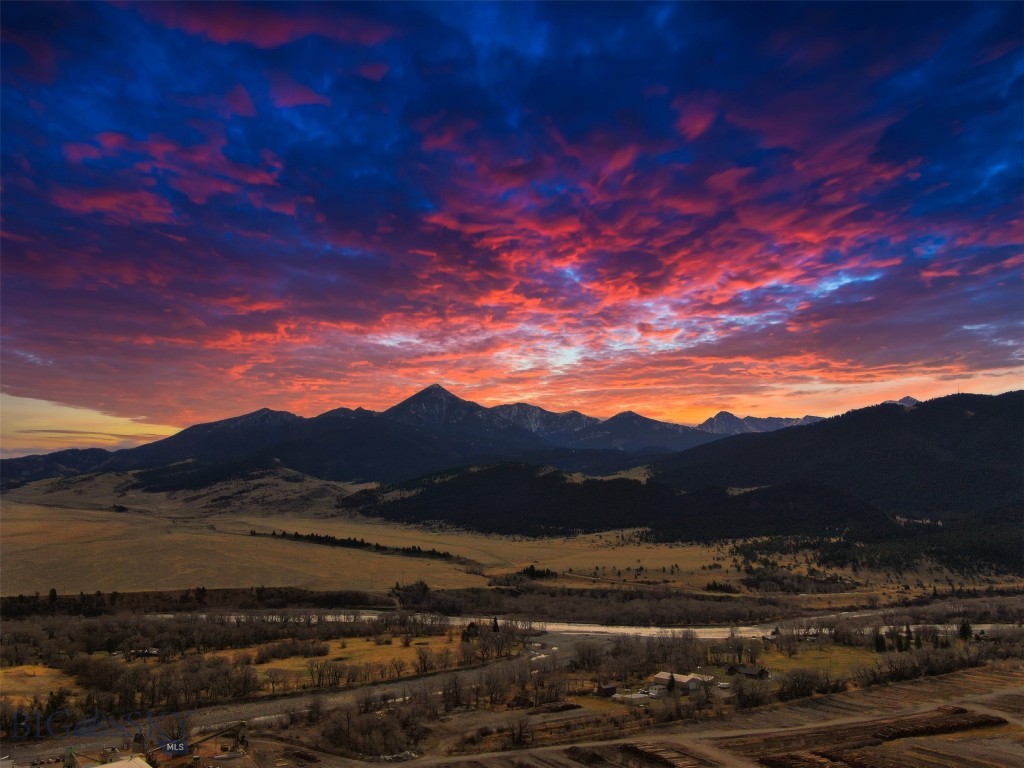 2221 Willow Drive, Livingston MT 59047