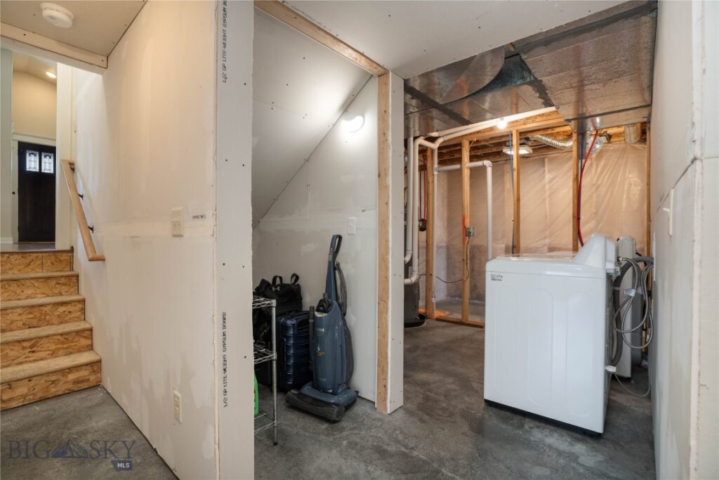 1530 Powers Boulevard, Belgrade MT 59714