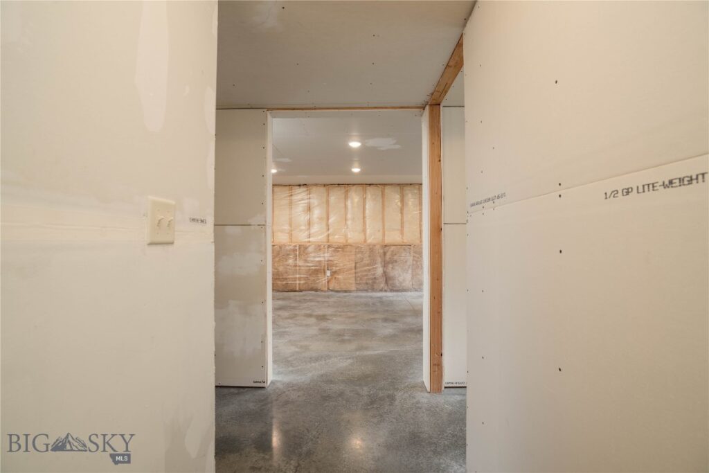 1530 Powers Boulevard, Belgrade MT 59714