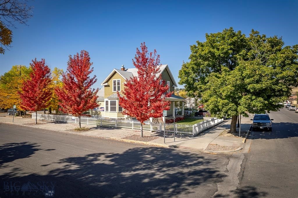 101 N E Street, Livingston MT 59047