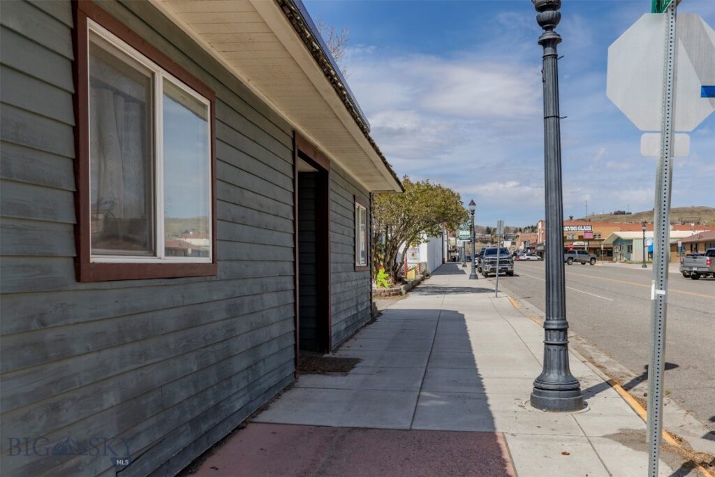 332 S Main Street, Livingston MT 59047