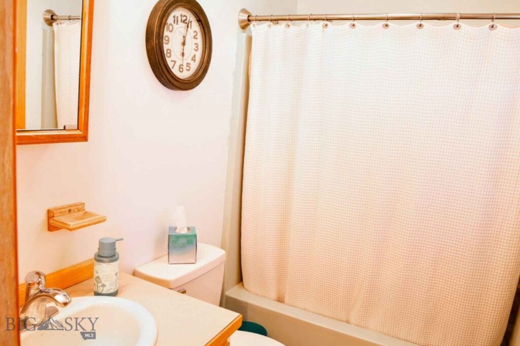 4040 Nelson Road, Belgrade MT 59714