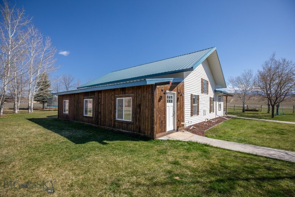 9150 Dry Creek Road, Belgrade MT 59714