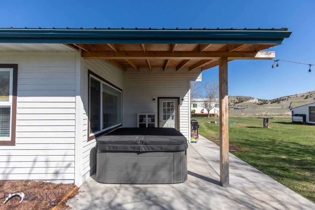 9150 Dry Creek Road, Belgrade MT 59714