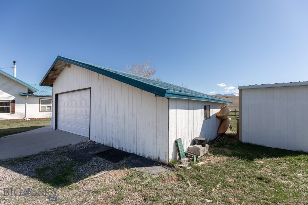 9150 Dry Creek Road, Belgrade MT 59714