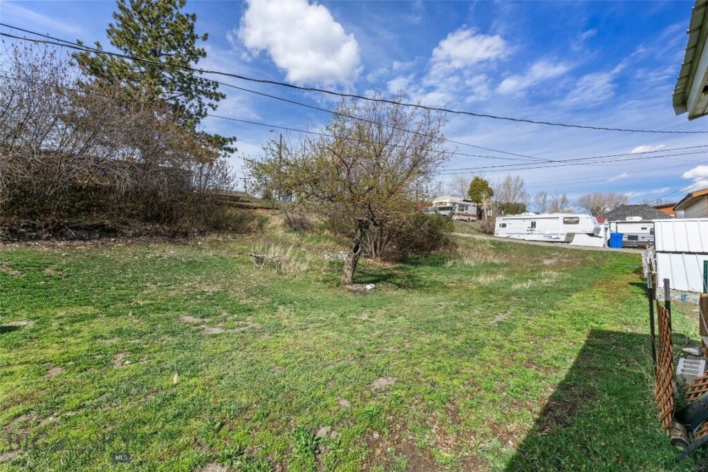 129 1/2 S I Street, Livingston MT 59047
