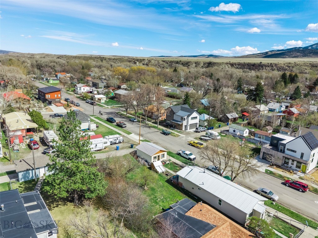 129 1/2 S I Street, Livingston MT 59047