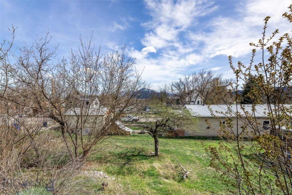 129 1/2 S I Street, Livingston MT 59047