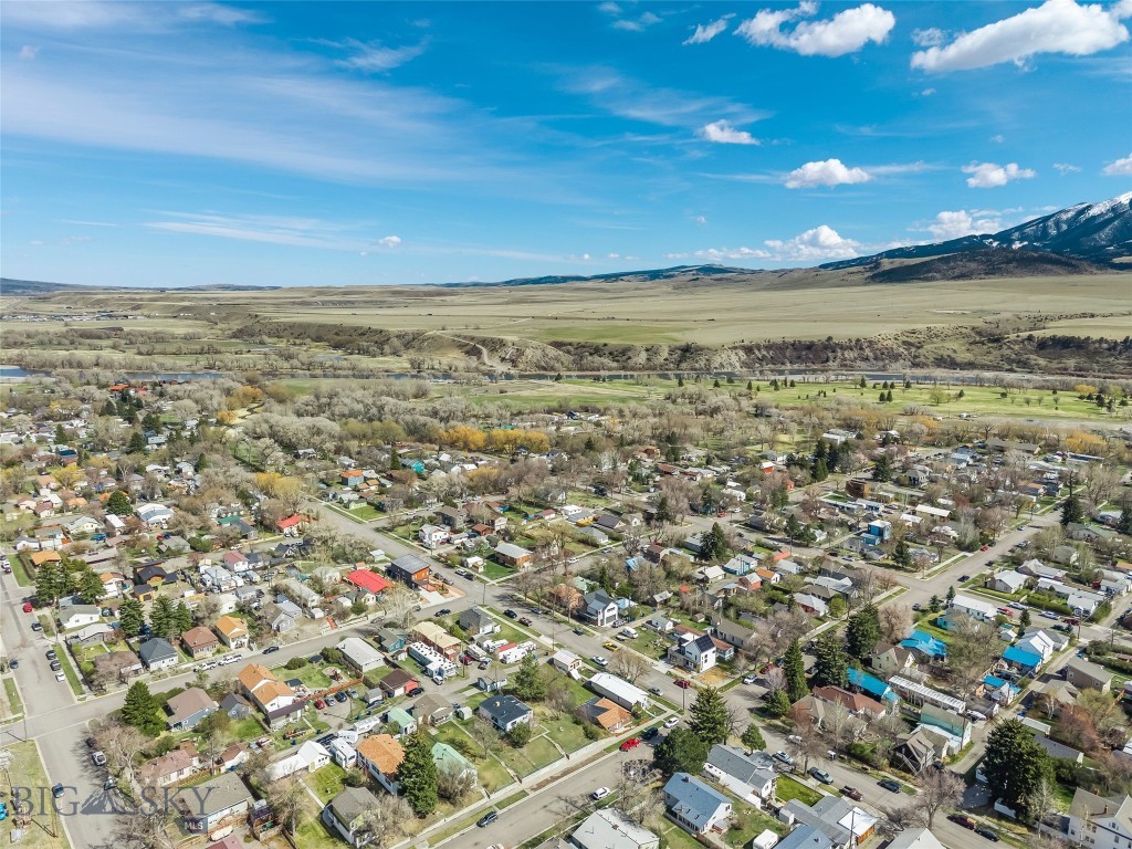 129 1/2 S I Street, Livingston MT 59047