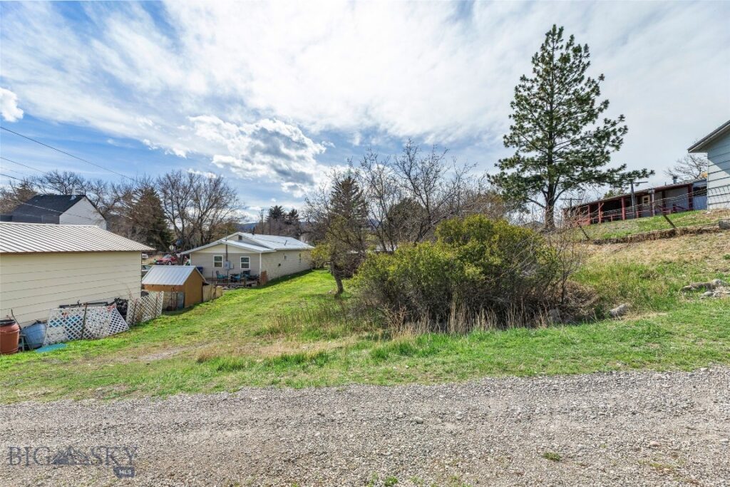 129 1/2 S I Street, Livingston MT 59047