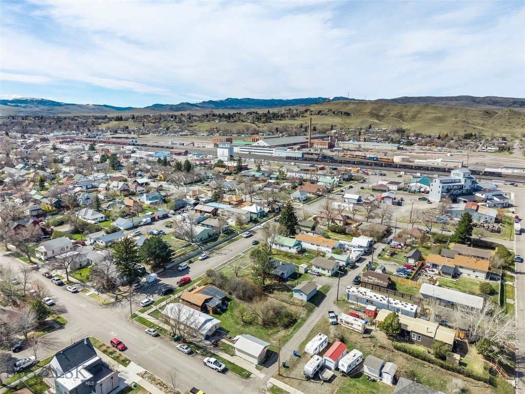 129 1/2 S I Street, Livingston MT 59047