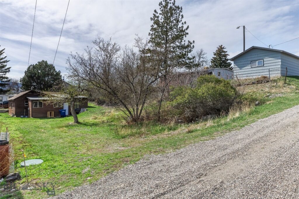 129 1/2 S I Street, Livingston MT 59047