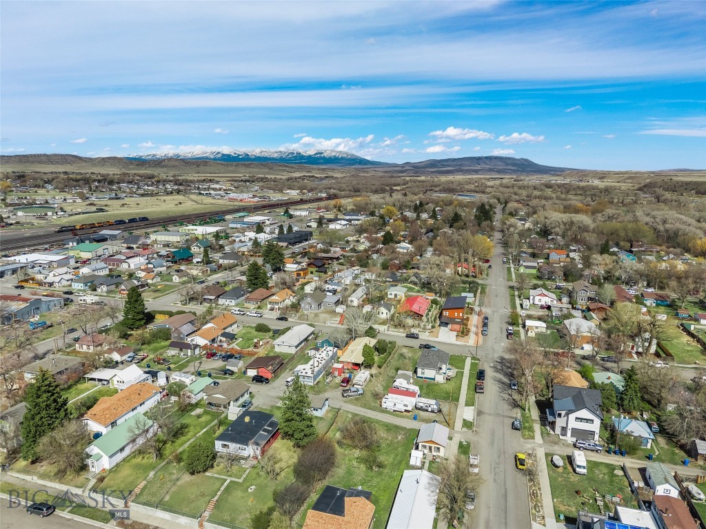 129 1/2 S I Street, Livingston MT 59047