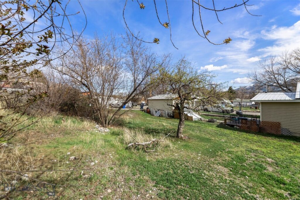 129 1/2 S I Street, Livingston MT 59047