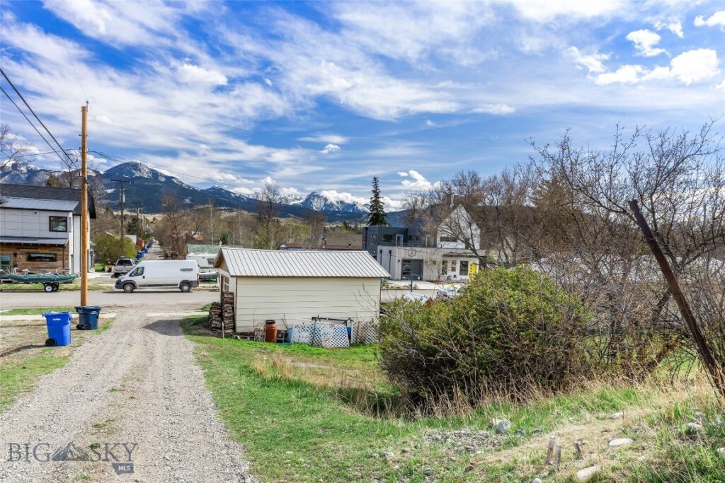 129 1/2 S I Street, Livingston MT 59047