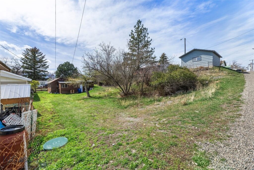 129 1/2 S I Street, Livingston MT 59047
